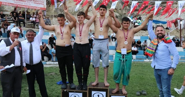 Pehlivanlı da pehlivanlar kıyasıya güreşti Genç pehlivan gözyaşlarını tutamadı Erzurum Haberleri Habertürk Yerel Haberler