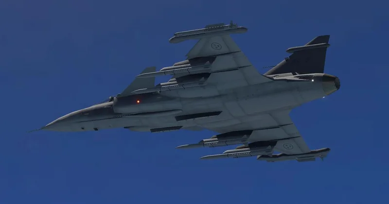 Macaristan da Gripen savaş uçağı düştü: Pilot kurtuldu