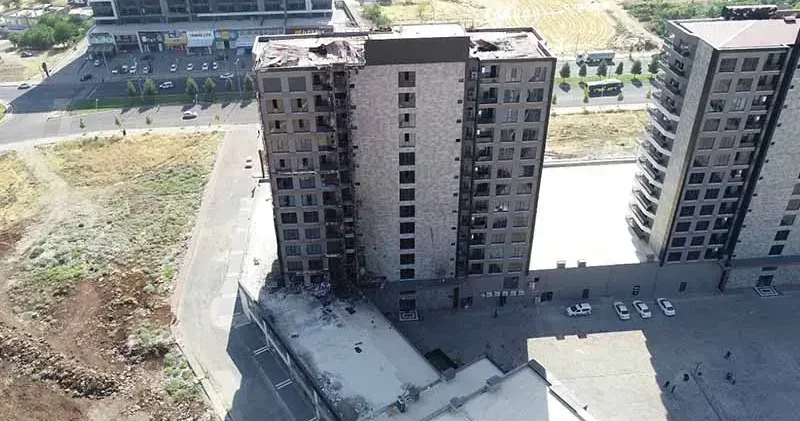 Plazadaki yangının boyutu, gün ağarınca ortaya çıktı