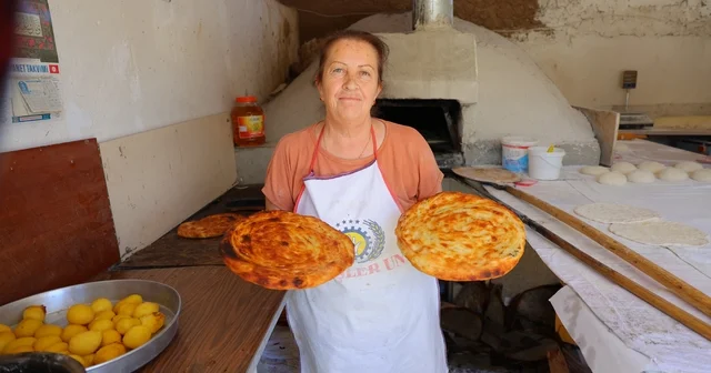 Kahramanmaraş Çardak ta 160 yıllık ekmek geleneği Çeçenistan dan göç eden ailelerin yerleştiği mahallede bulunan fırınlarda, yöreye özgü ekmek çeşitleri geleneksel yöntemlerle üretiliyor Kahramanmaraş Haberleri Habertürk Yerel Haberler