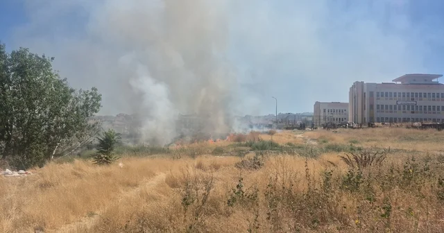 Okul ile sağlık ocağı arasındaki otluk arazideki yangın itfaiye ekiplerince büyümeden söndürüldü Eskişehir Haberleri Habertürk Yerel Haberler