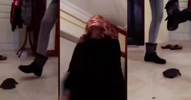 Sokakta buldukları kaplumbağayı eve getirerek işkence ettiler
