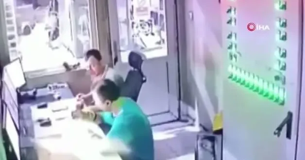 Çakmak ateşi faciaya yol açıyordu: Fabrikadaki patlama kameralarda
