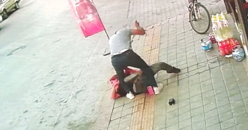 Kütahya’da eski eşinin sokakta bıçakladığı kadın ağır yaralandı