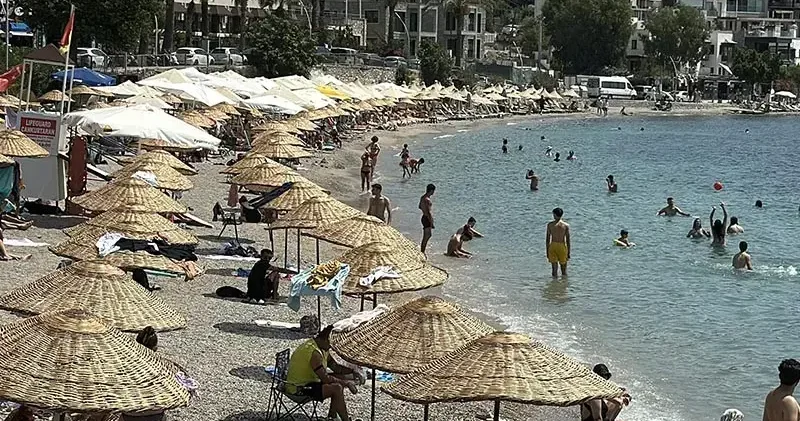 Bodrum da hava sıcaklığı 40 dereceyi aştı, sahiller doldu