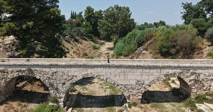 Antalya da Roma dan Selçuklu ya uzanan tarih: 800 yıllık Soğucaksu Köprüsü modern köprüyle yan yana