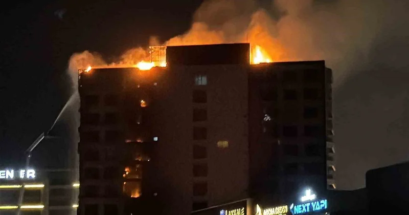 Diyarbakır’da 12 katlı plazada yangın: 1 kişi mahsur kaldı, 8 kişi dumandan etkilendi
