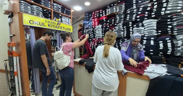 Okul kıyafetlerinde hareketlilik başladı: En uygun set 2 bin liradan başlıyor Eskişehir Haberleri Habertürk Yerel Haberler