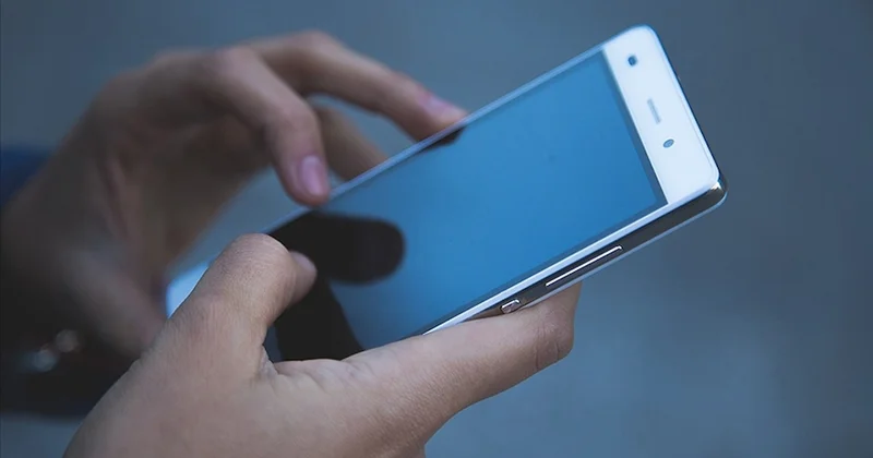 Ülkeden cep telefonu kararı: Yasa yürürlüğe girdi, bu alanda kullanımı yasaklandı Sözcü Gazetesi