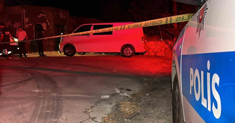 Aksaray da gizemli ölüm! Saatlerdir çalışan minibüsten çıkarıldı