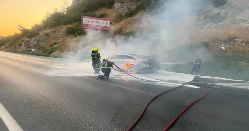 8 milyon TL’lik elektrikli otomobil seyir halindeyken küle döndü