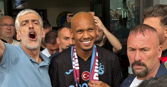 Trabzonspor, Fabinho yu Trabzon a getirdi Fabinho: Burada olduğum için çok mutluyum Trabzonspor un yeni transferi Fabinho: Takıma yardım etmeye hazırım Trabzon Haberleri Habertürk Yerel Haberler