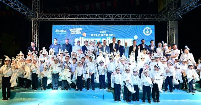 Yıldırım Belediyesi nden 700 çocuk için sünnet şöleni Sünnet olan çocuklar klasik araçlarla şehir turu attı Bursa Haberleri Habertürk Yerel Haberler