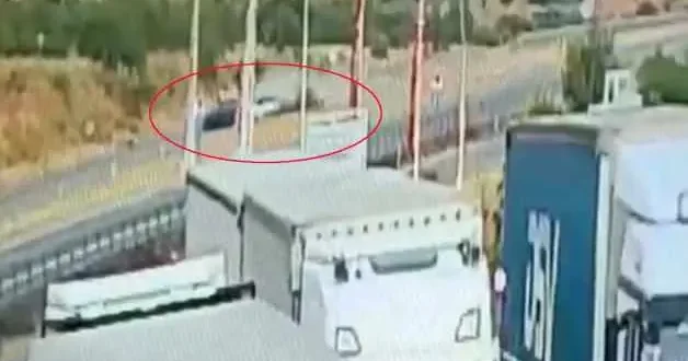 Gaziantep te dört kişinin öldüğü feci kaza saniye saniye güvenlik kamerasında!