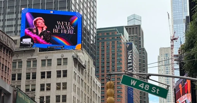 New York ta karşısına çıktı: Aktivistlerden Erdoğan a Zeki Müren li protesto Sözcü Gazetesi