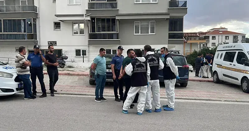 Boşanma aşamasındaki çift, evlerinde ‘siyanür var, girmeyin’ yazılı notla ölü bulundu