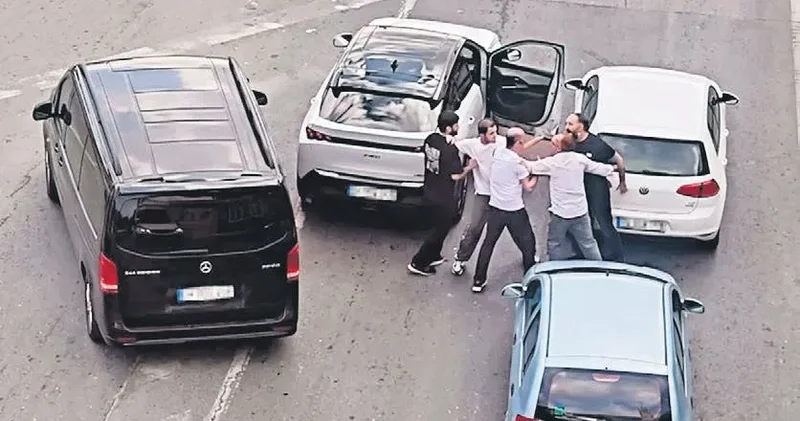 MEVLÜT TEZEL Trafikte en öfkeli ülke!