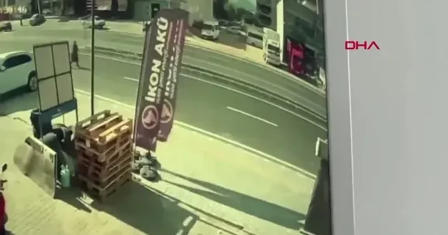 Mersin de feci kaza kamerada: Tankerin çarptığı talihsiz kadın öldü