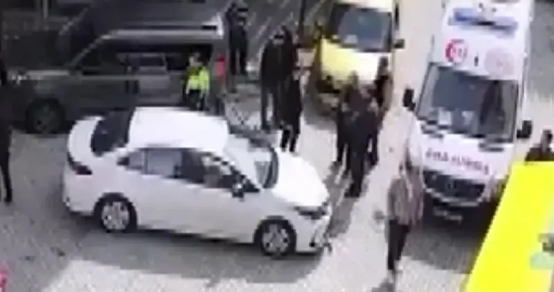 Zeytinburnu nda 2 araç çarpıştı; kız çocuğunun yaralandığı kaza kamerada