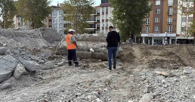 Çorum da okul yıkımında insana ait kafatası ve kemik bulundu