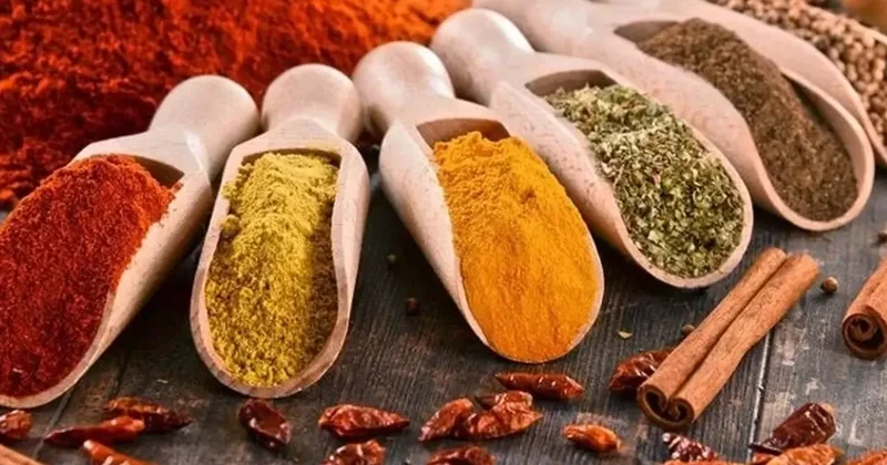 3 baharat markasında yasaklı boya çıktı! Bunları tüketenler dikkat...