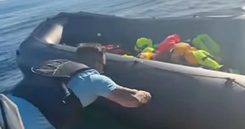 Aşırı sağcı aktivist Manş Denizi nde göçmen botunu bıçakladı