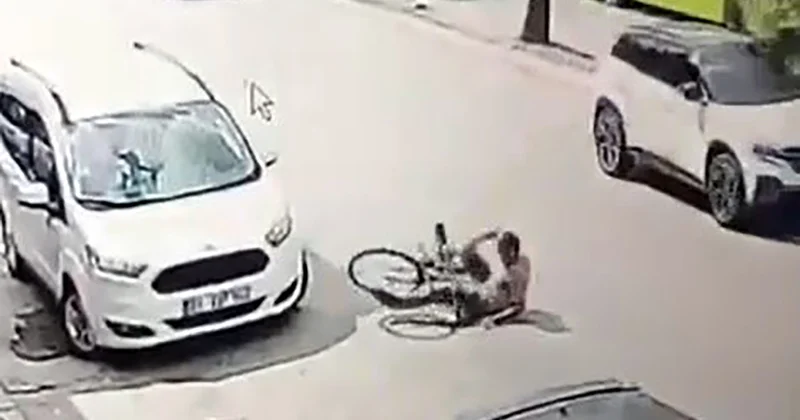 Yüreğir de bisikletliyi yere seren kaza kamerada! Otobüs şoförü hiç durmadı