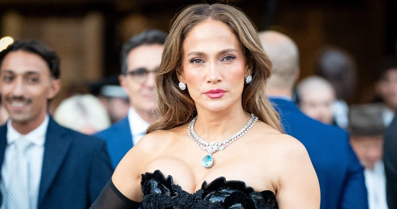 Milano daki Vogue World etkinliğine Jennifer Lopez damgası
