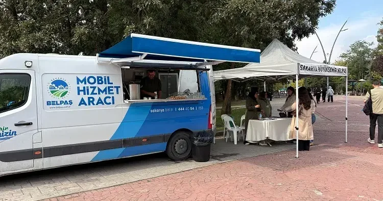 Sakarya Büyükşehir Belediyesi ekipleri, üniversitelileri kampüste karşıladı