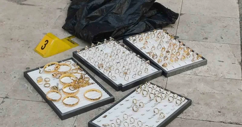 Maskeli soyguncu kuyumcuda ateş açtı! Esnafın müdahalesiyle yakalandı