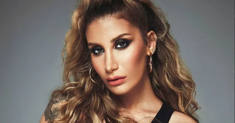 İrem Derici den Manifest e destek: Bebek gibi kızın psikolojisiyle oynuyorlar; tek tek dava açın, beni de 7 nci üyeniz yapın!