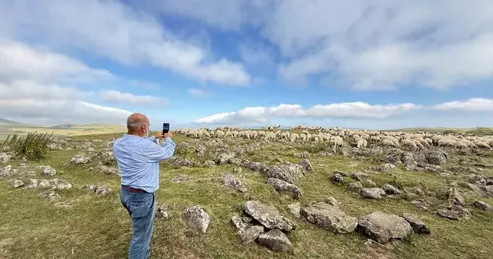 Tuz taşı olarak keçilere yalatılan kayaların, Türk beyliklerinin savaş alanındaki mezar taşları olduğu anlaşıldı