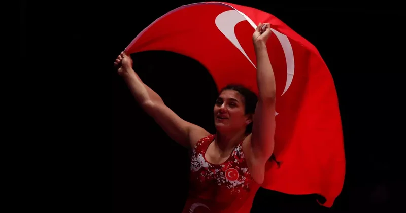 10 0 lık ezici üstünlük! Milli sporcu 3. kez dünya şampiyonu