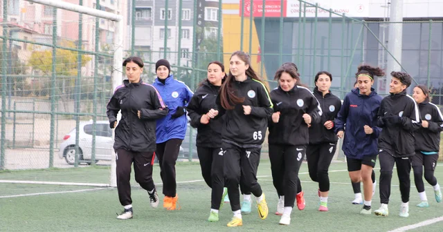 Vangücü Kadın Futbol Takımı, üst lig için destek bekliyor Van Haberleri