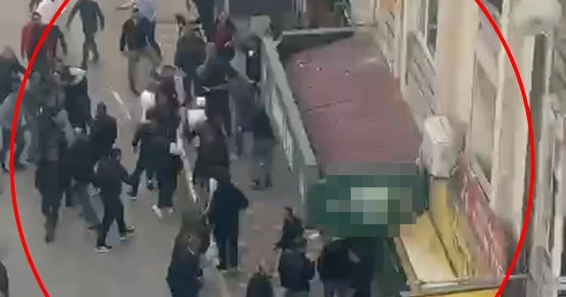 Restoranda başlayan kavga sokağa taştı; olay kamerada Elazığ Haberleri