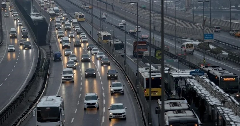 İstanbul da trafik yoğunluğu yüzde 87! 24 Ekim 2025 İstanbul da trafik ne durumda, trafik oranı yüzde kaç, canlı trafik yoğunluğu haritası