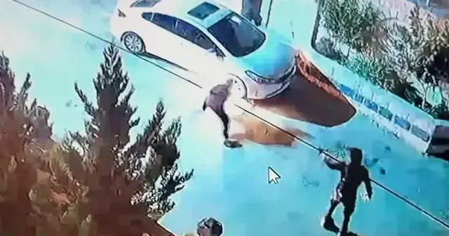 Filistin topraklarını gasbeden İsrailliler Batı Şeria da Filistinlilere ait 3 aracı yaktı VİDEO İZLE