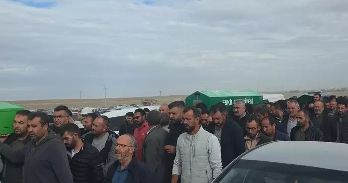 Aksaray da trafik kazasında yaşamını yitirmişlerdi! 3 kardeşin cenazesi toprağa verildi
