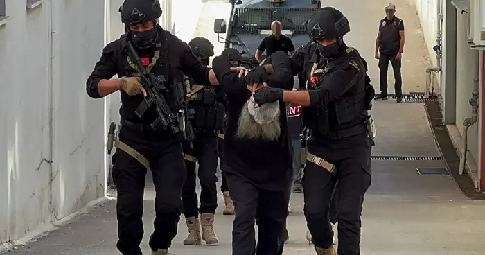 Adana da terör örgütü DEAŞ a yönelik operasyon! Yakalanan 6 zanlı tutuklandı