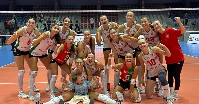 Voleybolda lider Karşıyaka deplasmanda İzmir Haberleri