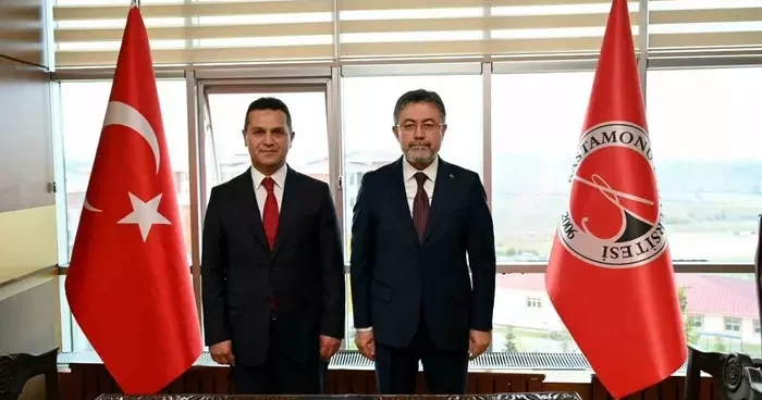 Bakan Yumaklı, Rektör Topal’dan çalışmalarla ilgili bilgi aldı