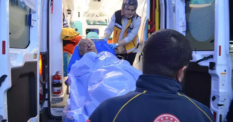 Parkta tartıştığı 5 kişinin saldırısı ile 11 yerinden bıçaklandı
