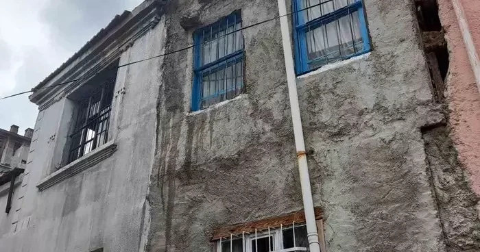 Binanın bacasında çıkan yangın mahalle sakinlerini korkuttu
