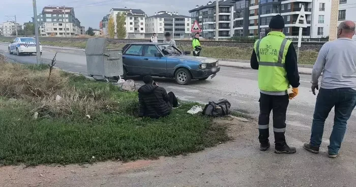 Kütahya da ehliyetsiz sürücü kaza yaptı: 2 kişi yaralandı