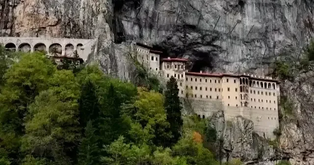 Sümela Manastırı ziyaretçilerini bekliyor: Eşsiz bir görsel şölen sunuyor VİDEO İZLE