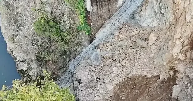 Tunceli de heyelan demiryolunu kapattı: Tren seferleri durduruldu VİDEO İZLE