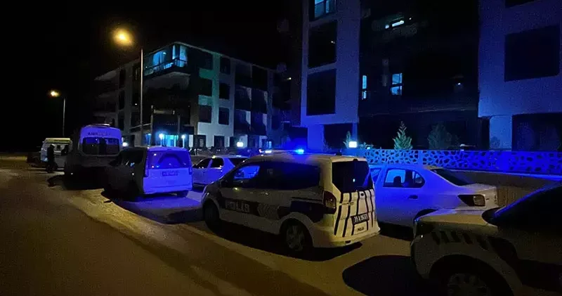 İzmir de bir evde anne, baba ve oğulları tabancayla öldürülmüş halde bulundu
