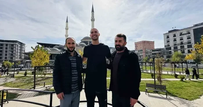 35 ülke gezen Amerikalı Yüksekova’ya ulaştı