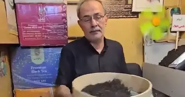 Haram lokma girmesin diye çayın tozunu eleyen İranlı esnaf gönülleri fethetti VİDEO İZLE