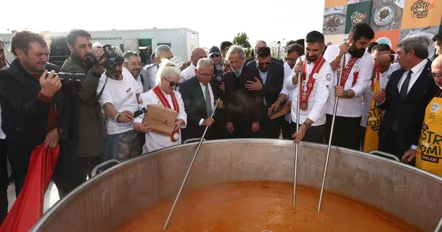Kayseri de 1 ton pastırmalı kuru fasulye ikramı Kayseri Haberleri